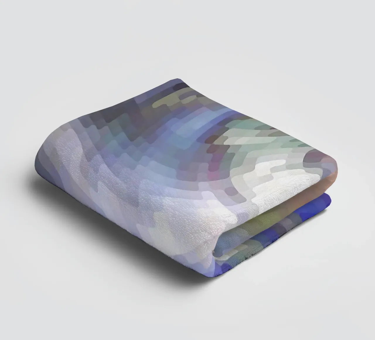 Illusione di un vortice bluastro e bianco-violaceo in stile mosaico asciugamano da bagno da Gürsel Yesil Digital Art