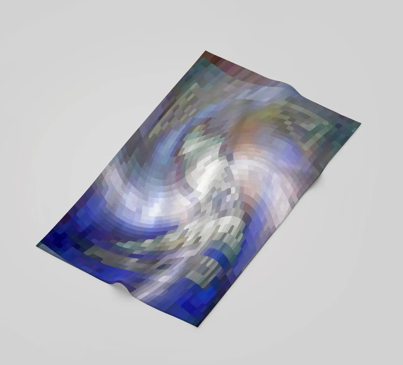 Illusione di un vortice bluastro e bianco-violaceo in stile mosaico telo mare da Gürsel Yesil Digital Art