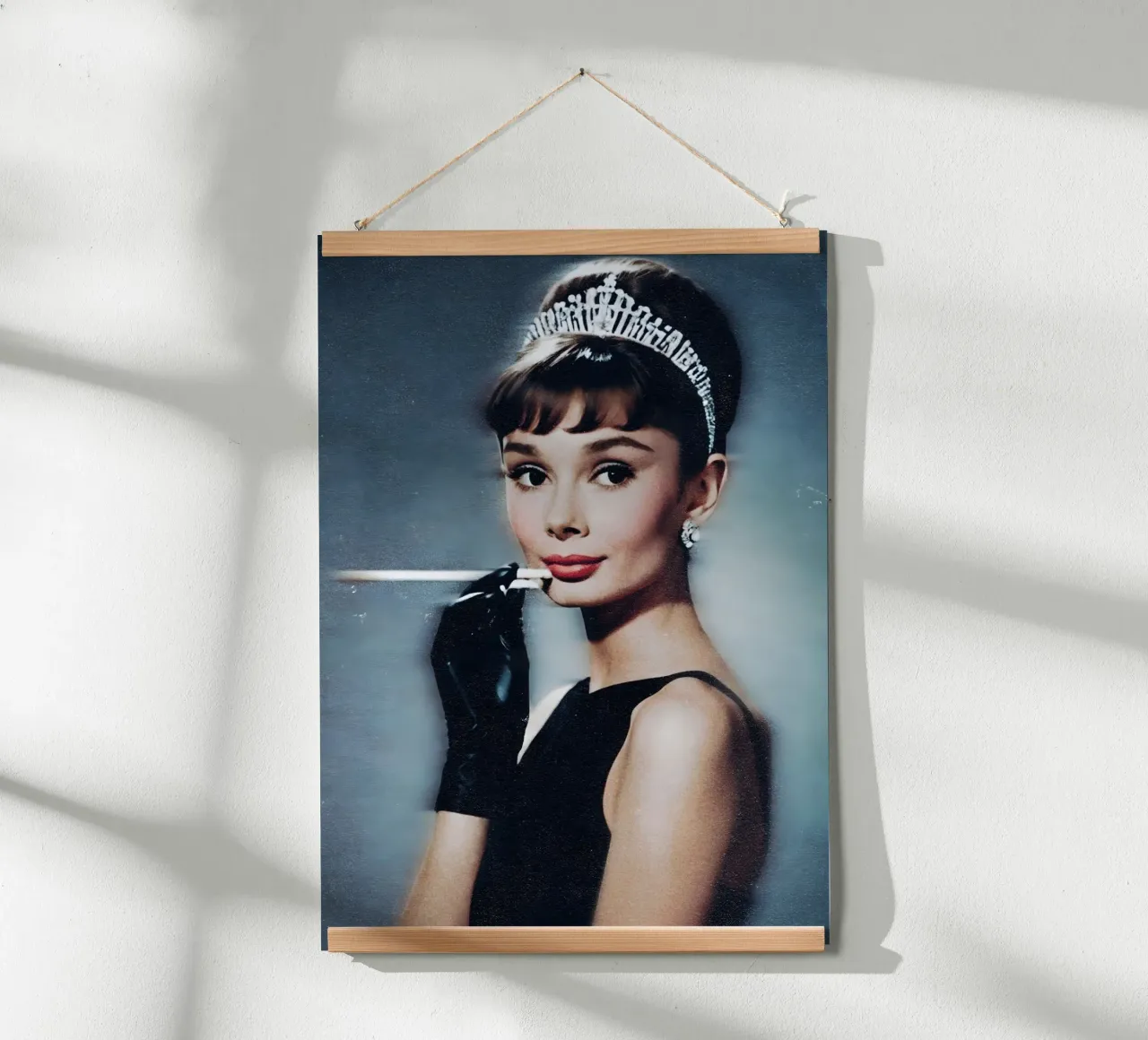 Audrey Hepburn poster con telaio in plastica da Low poly art