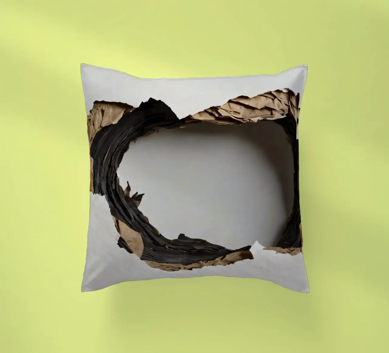 Un grande foro irregolare in una parete bianca rivela carta strappata. cuscino da DesignDoodle