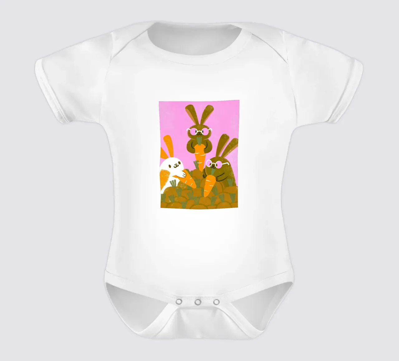Lapin mangeant des carottes body bébé de THE LATEST SHOP