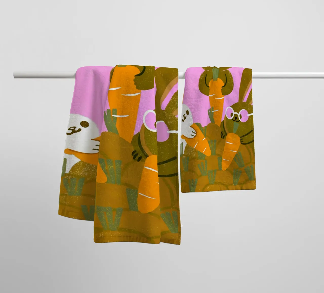 Lapin mangeant des carottes serviette de bain de THE LATEST SHOP