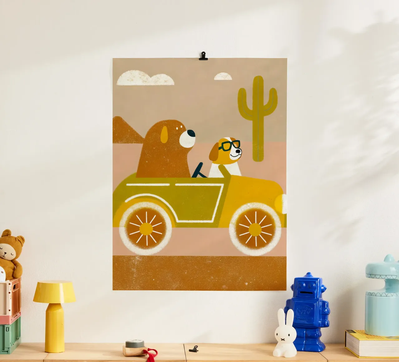Auto con orso e cane poster da THE LATEST SHOP