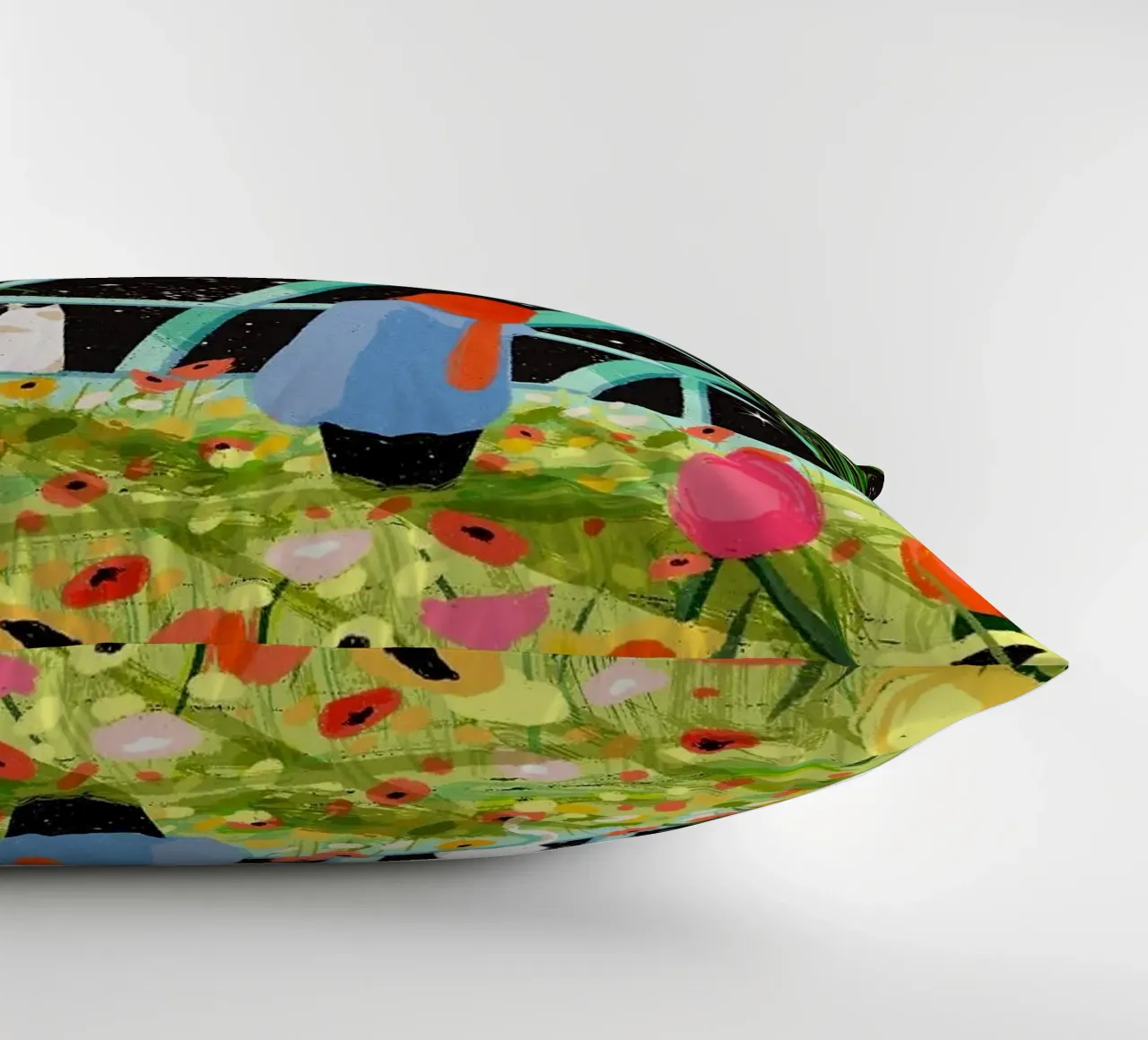 donna gatto fiori cuscino da John C Labut