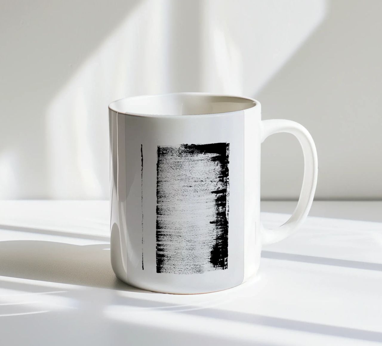 Black And White Minimal Abstract tazza in ceramica da Ingrid Beddoes