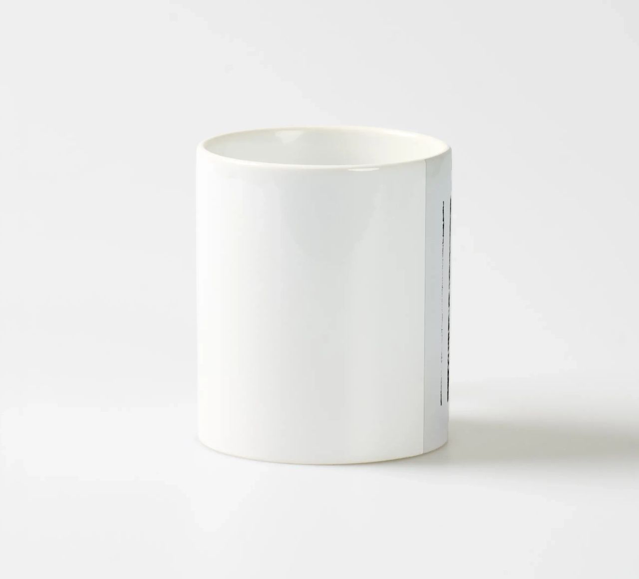 Black And White Minimal Abstract tazza in ceramica da Ingrid Beddoes