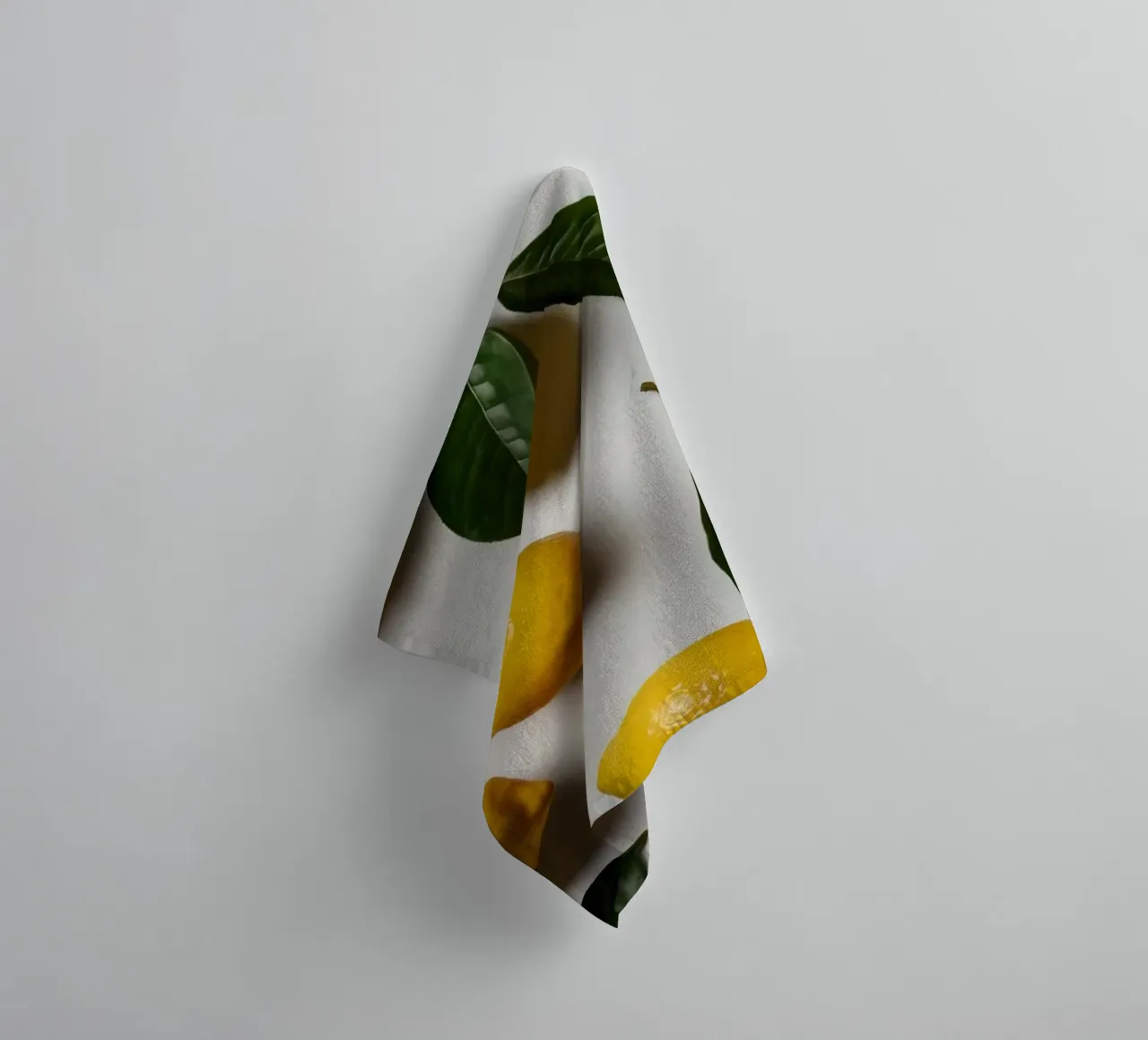 Limoni appena colti con foglie verdi disposti artisticamente. asciugamano da bagno da DesignDoodle