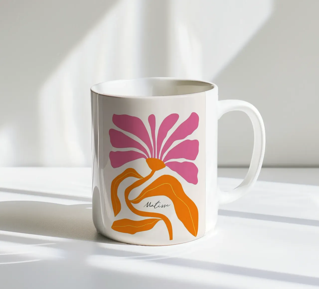 petali di fiori tazza in ceramica da Luke Yaeger