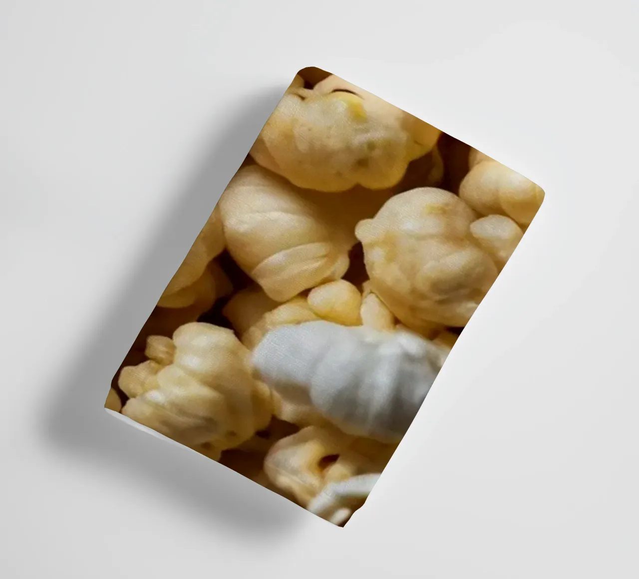 Vers gepofte popcorn van dichtbij bekeken badhanddoek van DesignDoodle