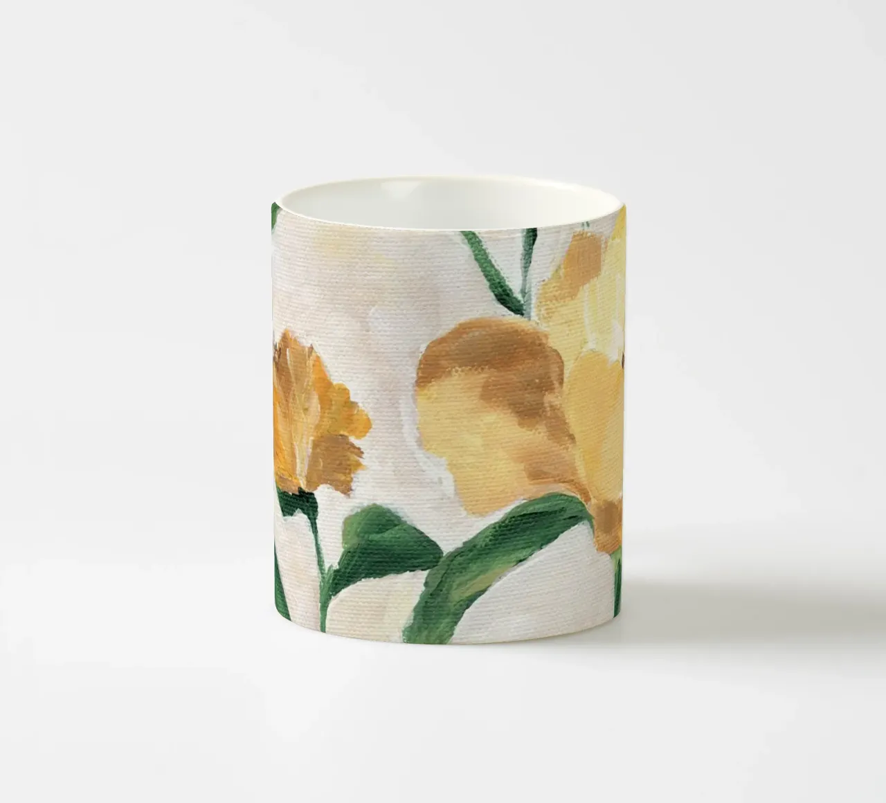 Fiori gialli e pittorici tazza in ceramica da Nikitajariwala