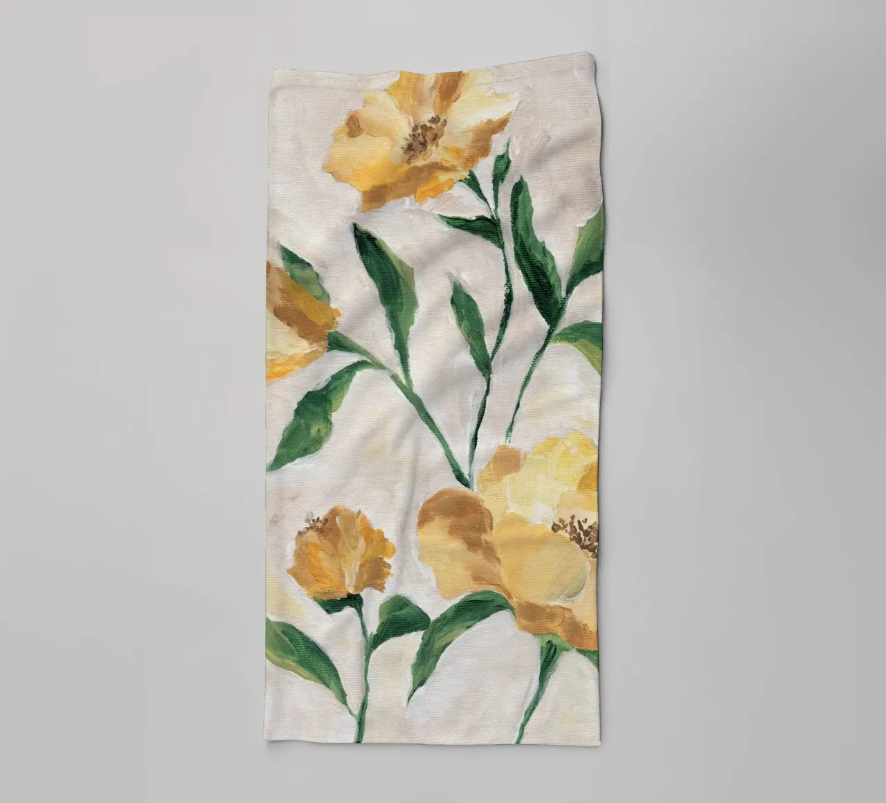 Fiori gialli e pittorici asciugamano da bagno da Nikitajariwala
