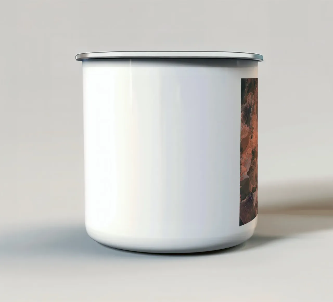 granate taza de esmalte de Giulio Iurissevich