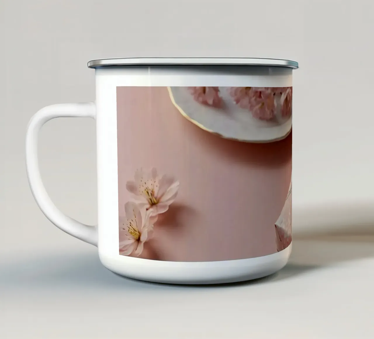 Una confezione regalo splendidamente confezionata con fiori di ciliegio pastello tazza in smalto da DesignDoodle
