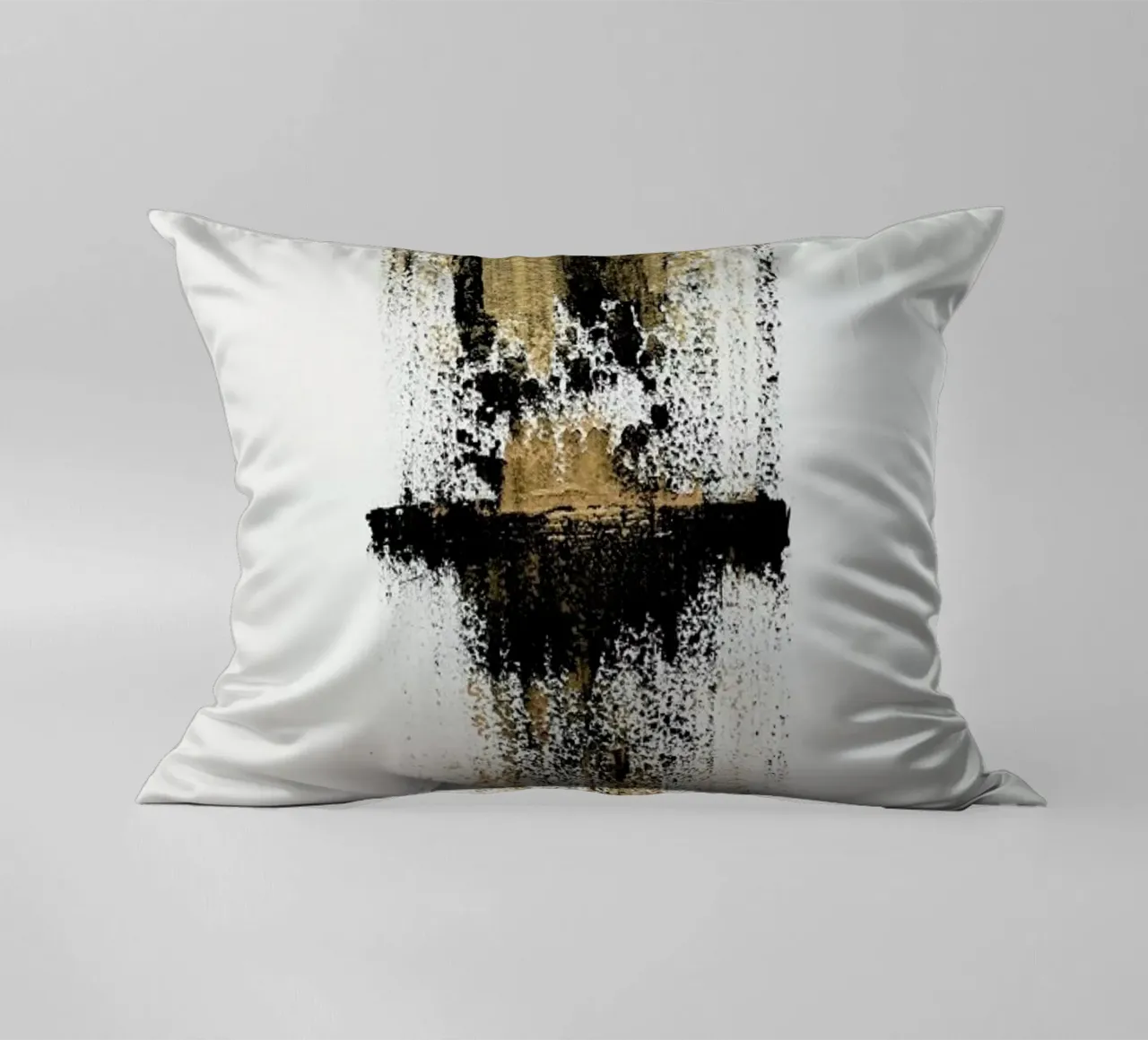 Gold And Black Minimal Abstract cuscino da Ingrid Beddoes