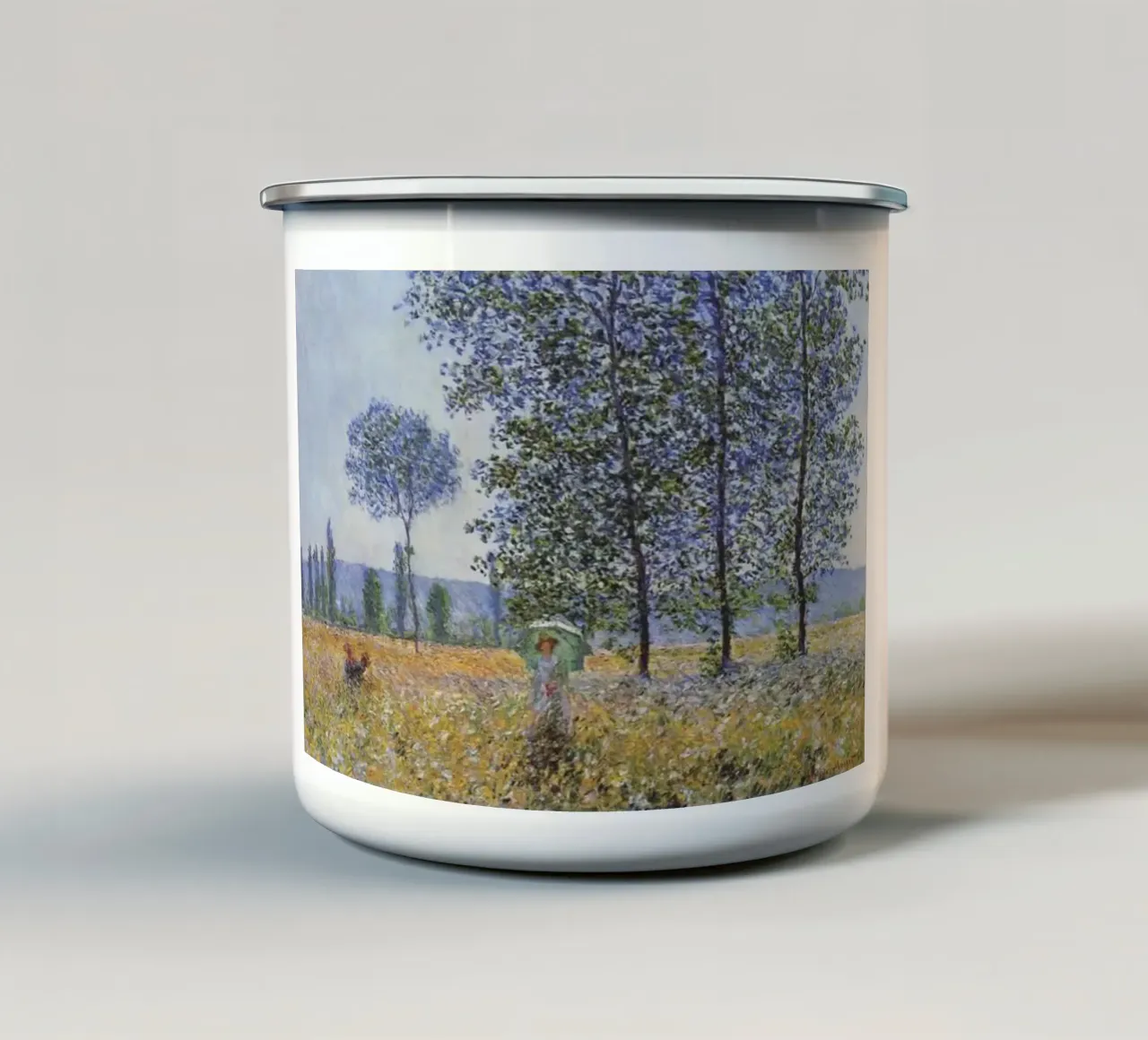 una mujer en un campo de flores taza de esmalte de belong shop
