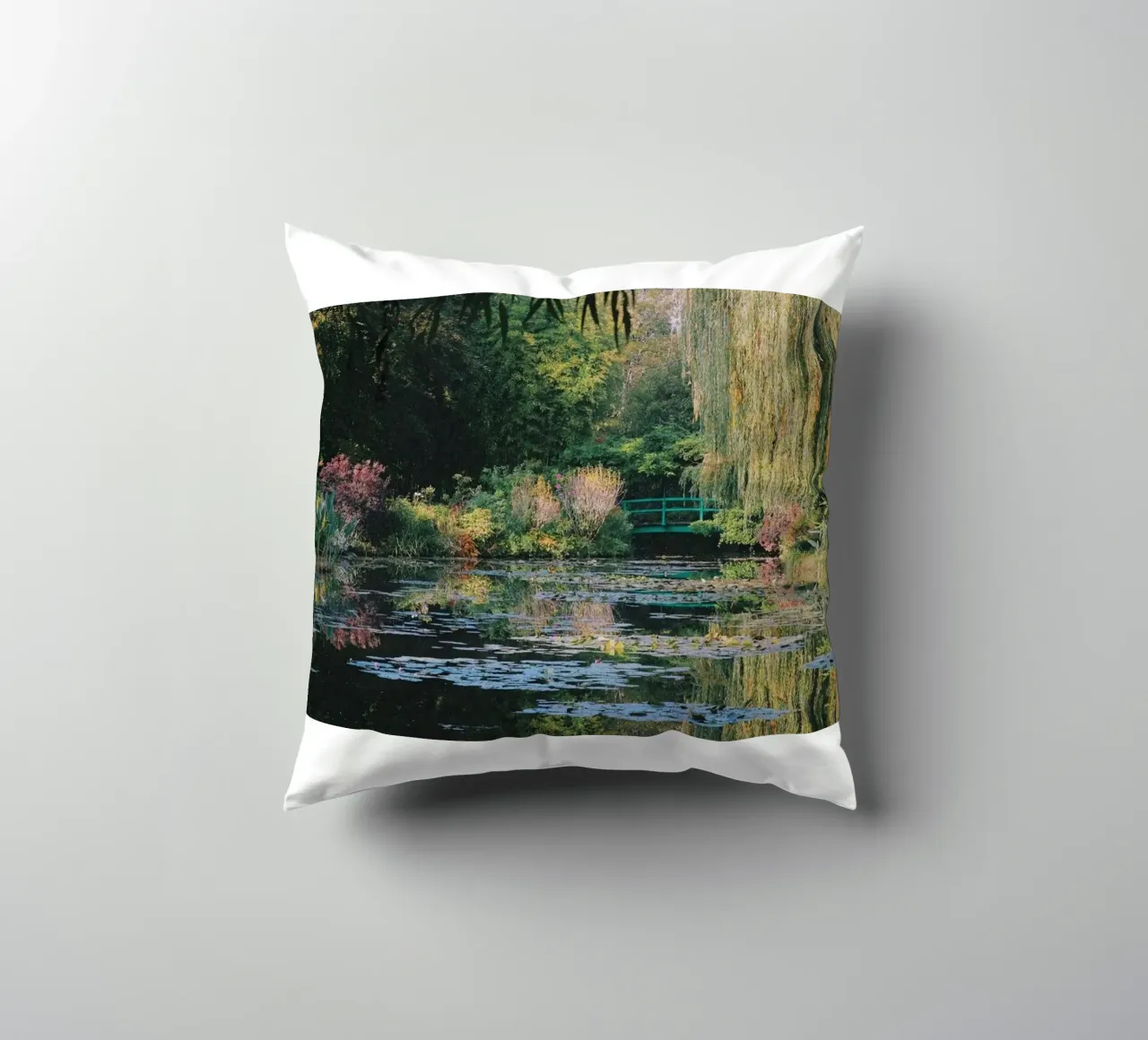 ninfee immagine speculare claude monet cuscino da belong shop