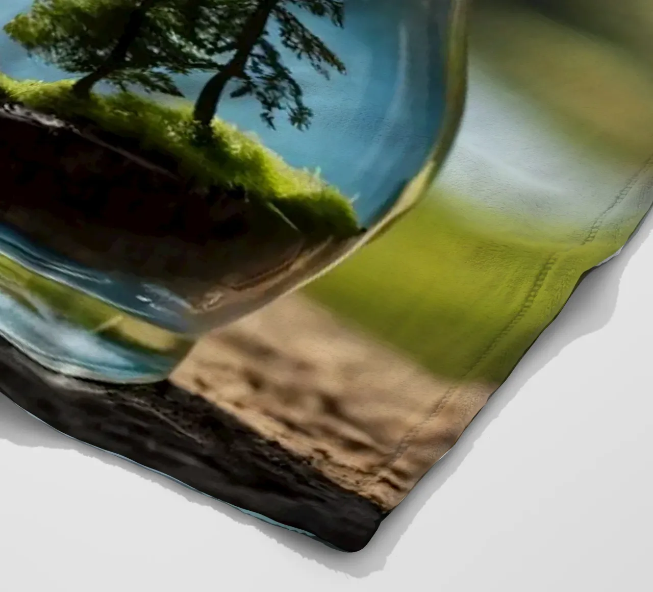 Een miniatuur boslandschap in een glazen fles fleecedeken van DesignDoodle