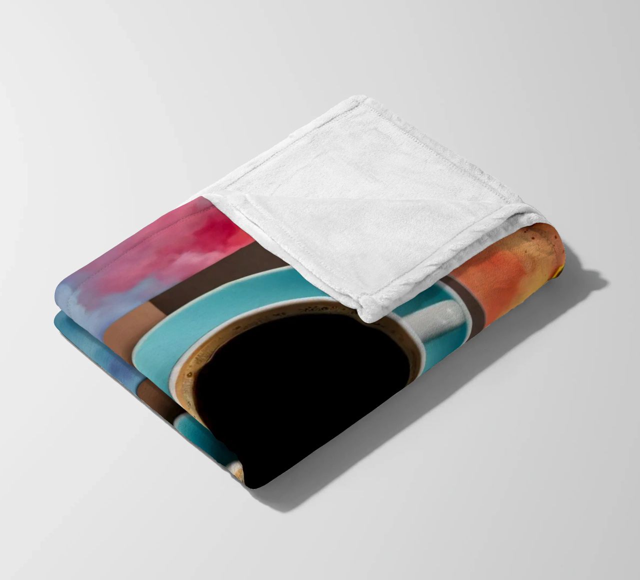 espace de travail avec une tasse de café bleue sur un tableau d'art coloré plaid polaire de DesignDoodle