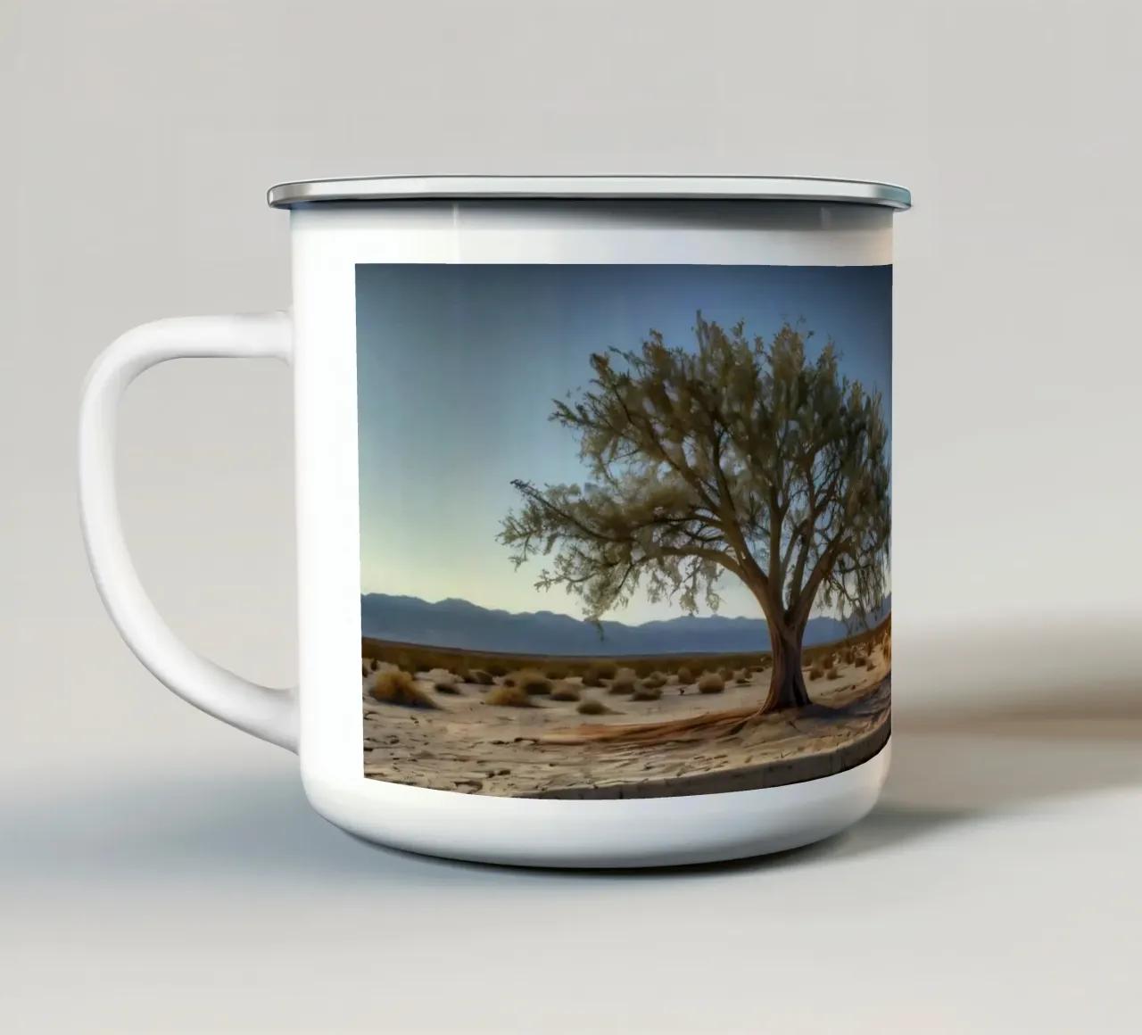Un'oasi di tranquillità con alberi che si affacciano su un'acqua limpida tazza in smalto da DesignDoodle