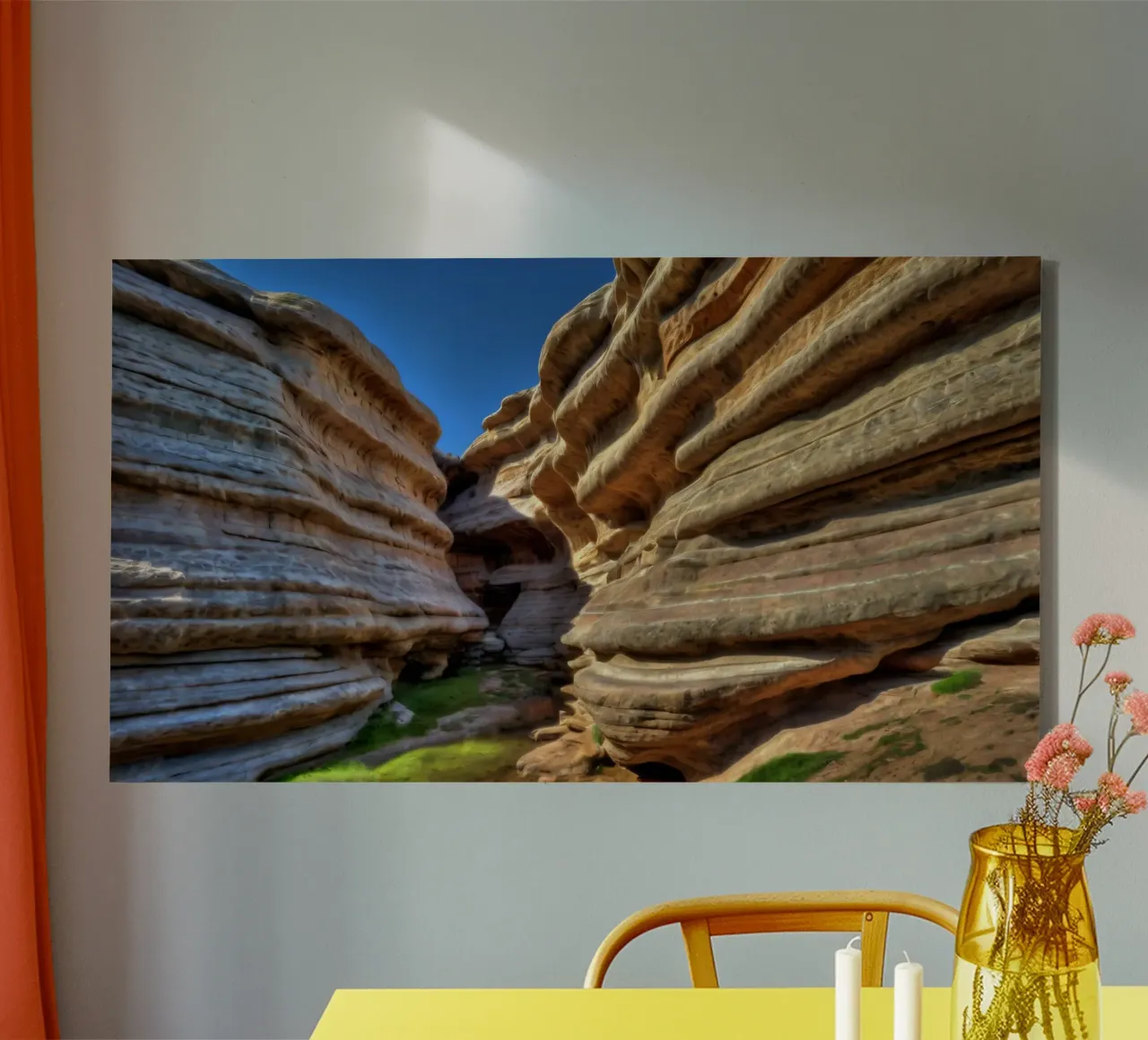 Un canyon tortuoso con formazioni rocciose lisce e stratificate tela da DesignDoodle