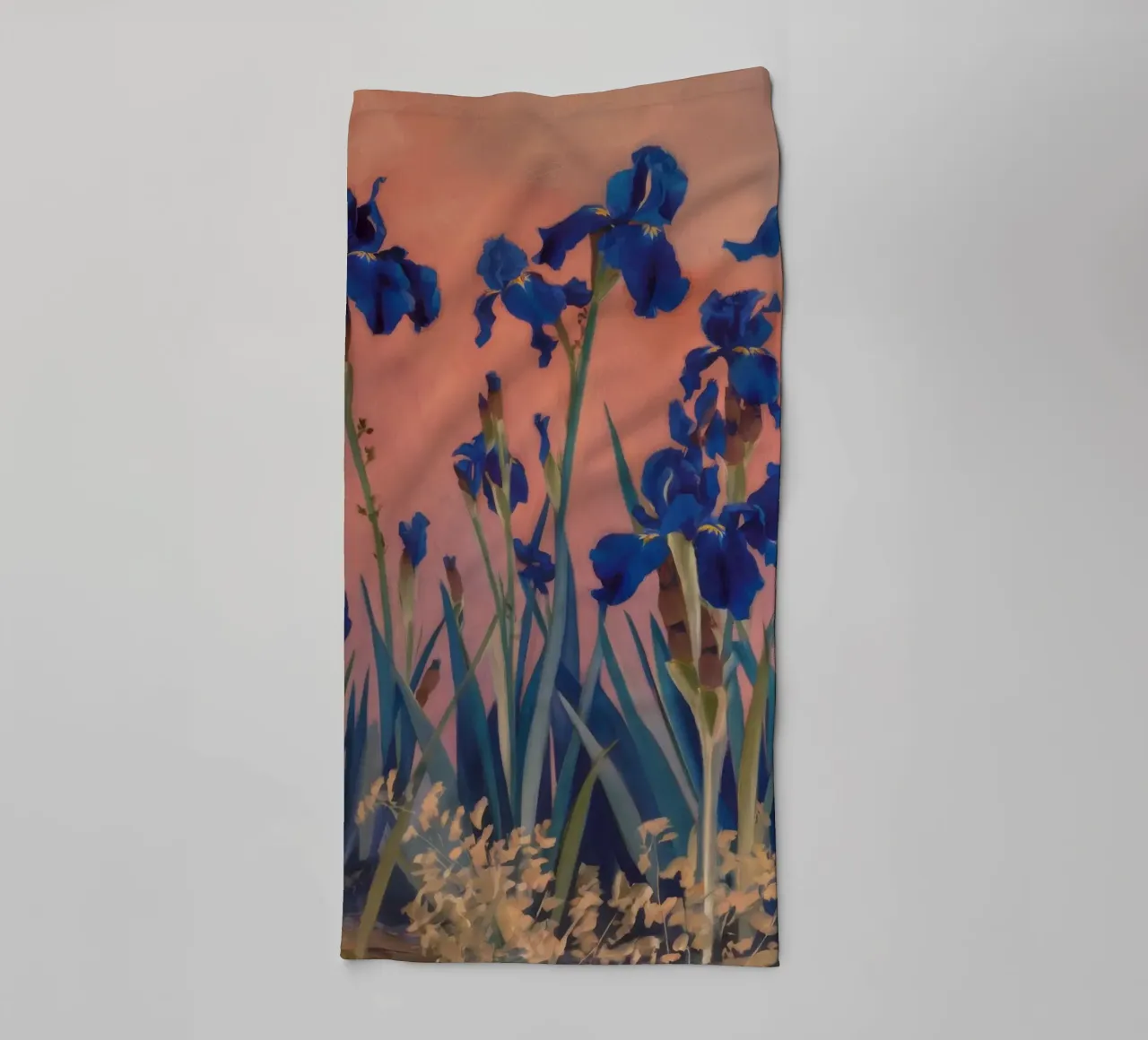 Serenata crepuscolare all'iris asciugamano da bagno da Verve Pigments