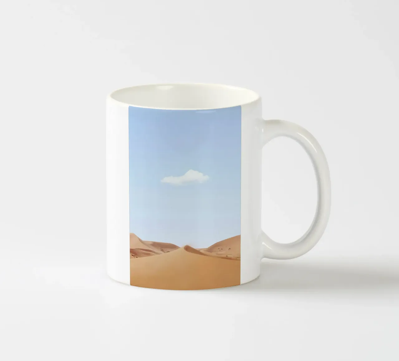 The Dune tazza in ceramica da Rupert Höller