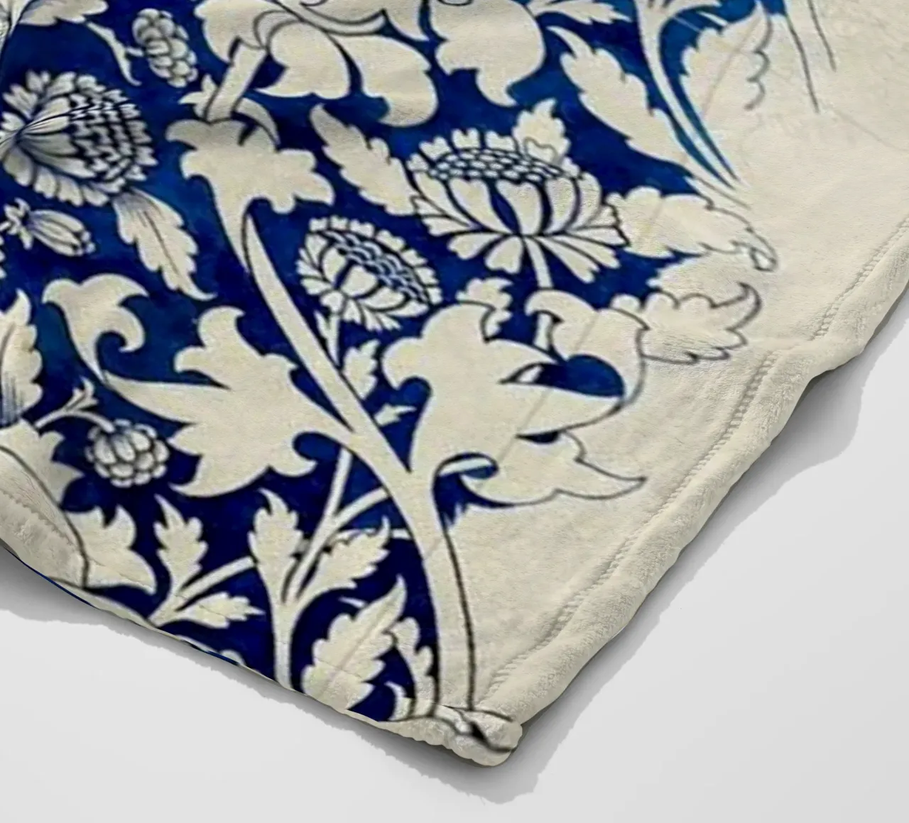 modello di foglia floreale vite william morris coperta in pile da komo store