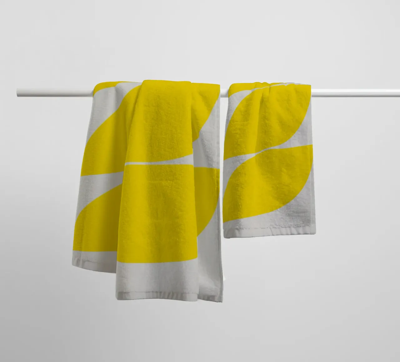 Vagues (jaune) serviette de bain de Rose Beck Art