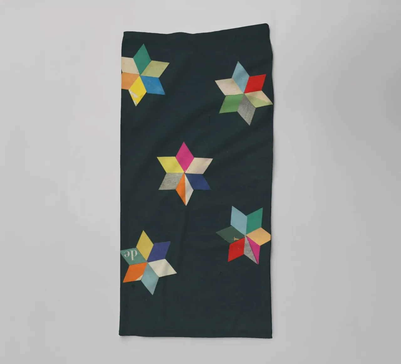 Paper Stars asciugamano da bagno da Cassia Beck Collage