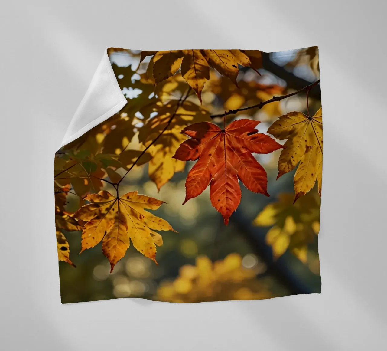 Foglie autunnali colorate in un bosco tranquillo coperta in pile da DesignDoodle