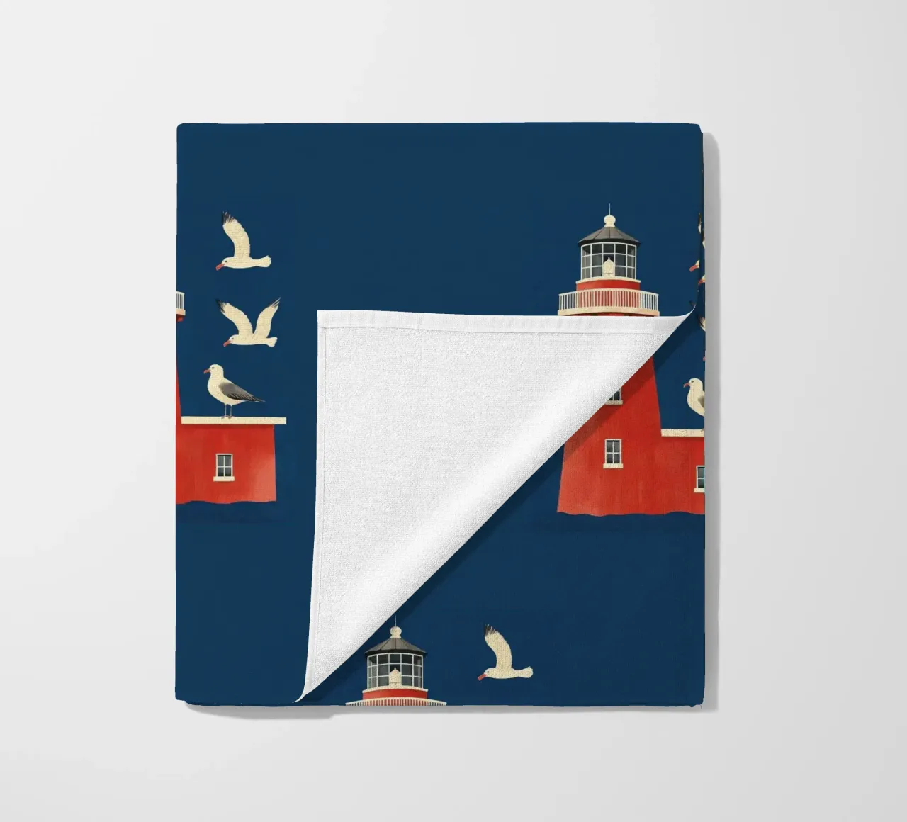 Lighthouse and seagulls telo mare da Curious Canvas