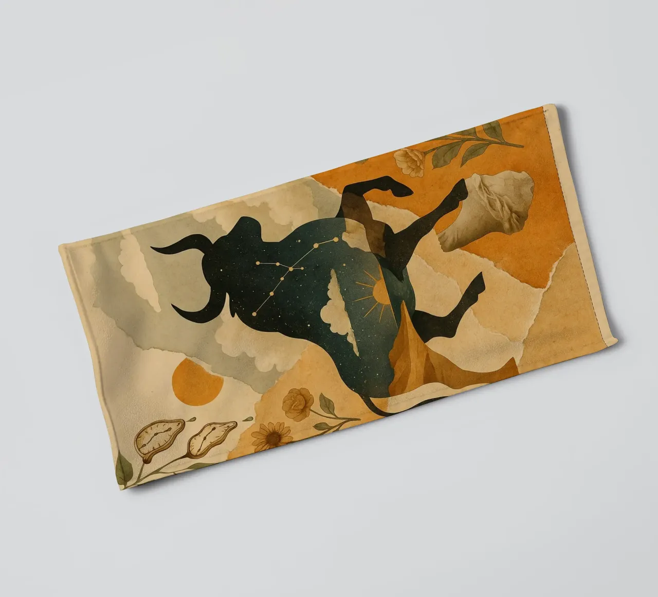 The Cosmic Bull: A Dreamlike Taurus Tapestry asciugamano da bagno da Mosaic Dialogue