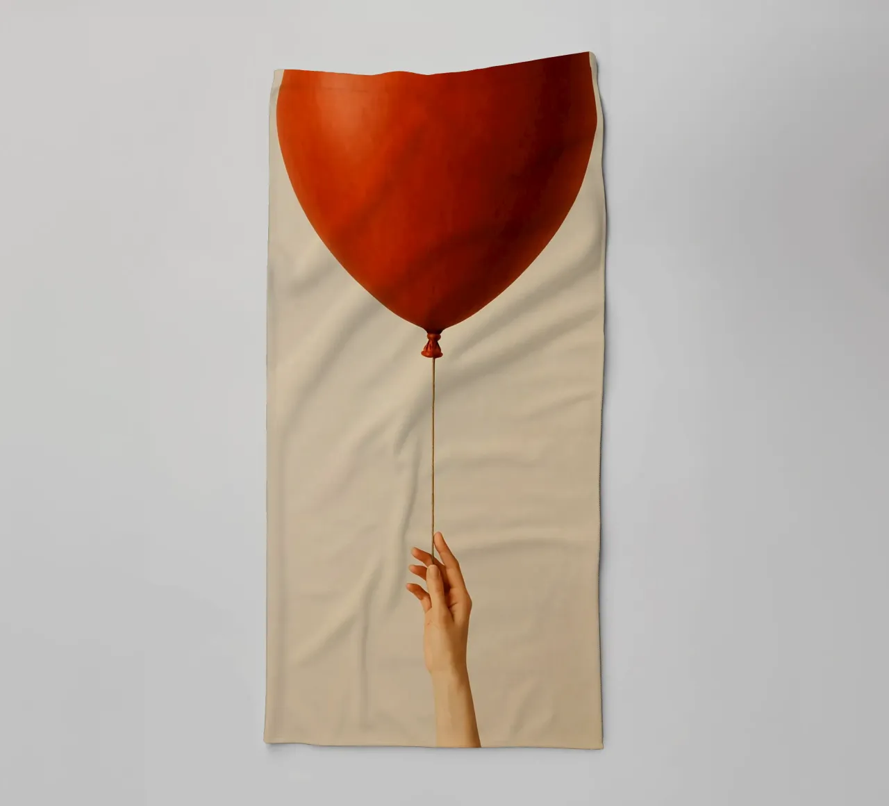 Held by a String: A Terracotta Heart Balloon asciugamano da bagno da Mosaic Dialogue