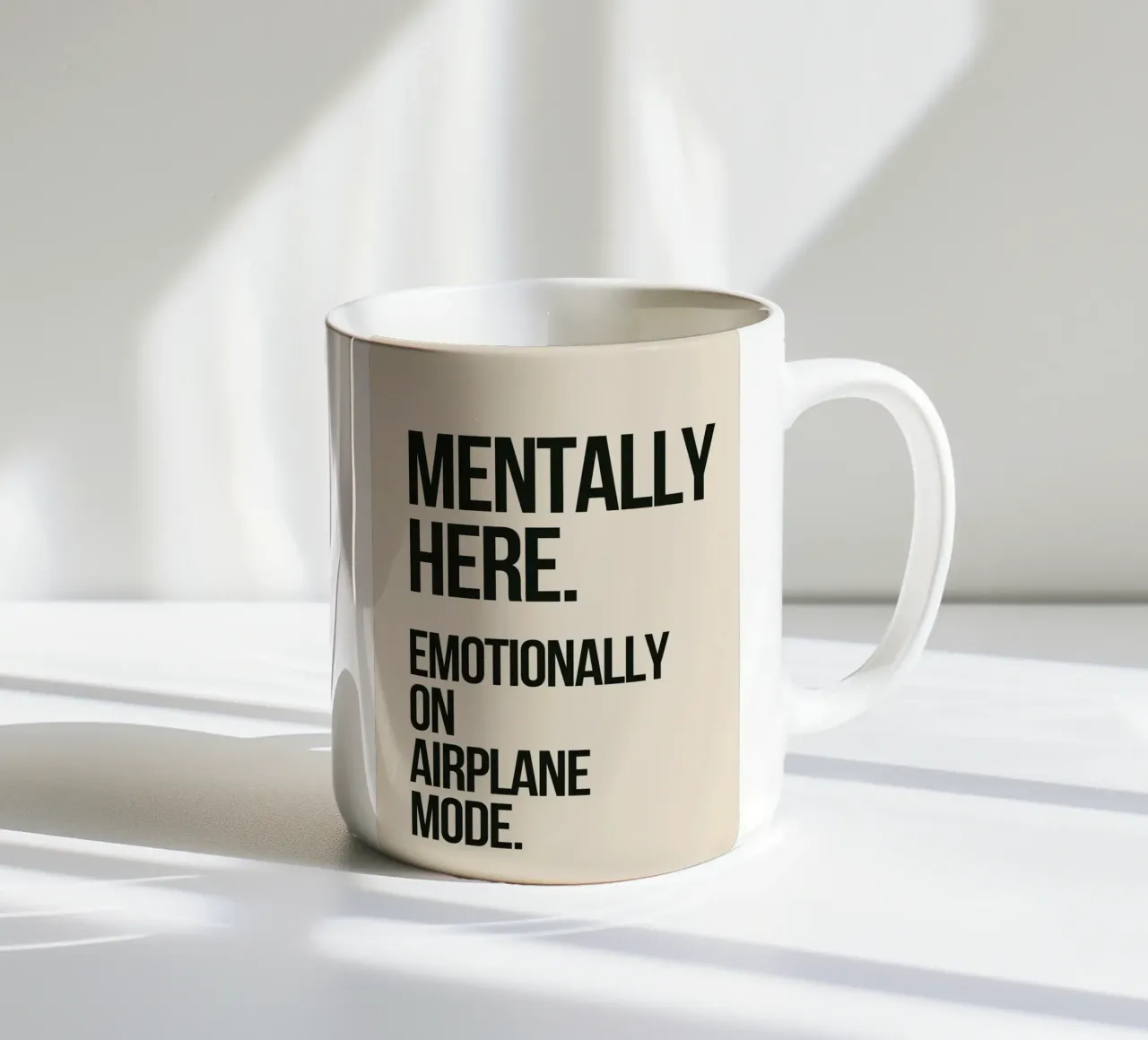 Mentally Present, Emotionally Detached tazza in ceramica da Mosaic Dialogue