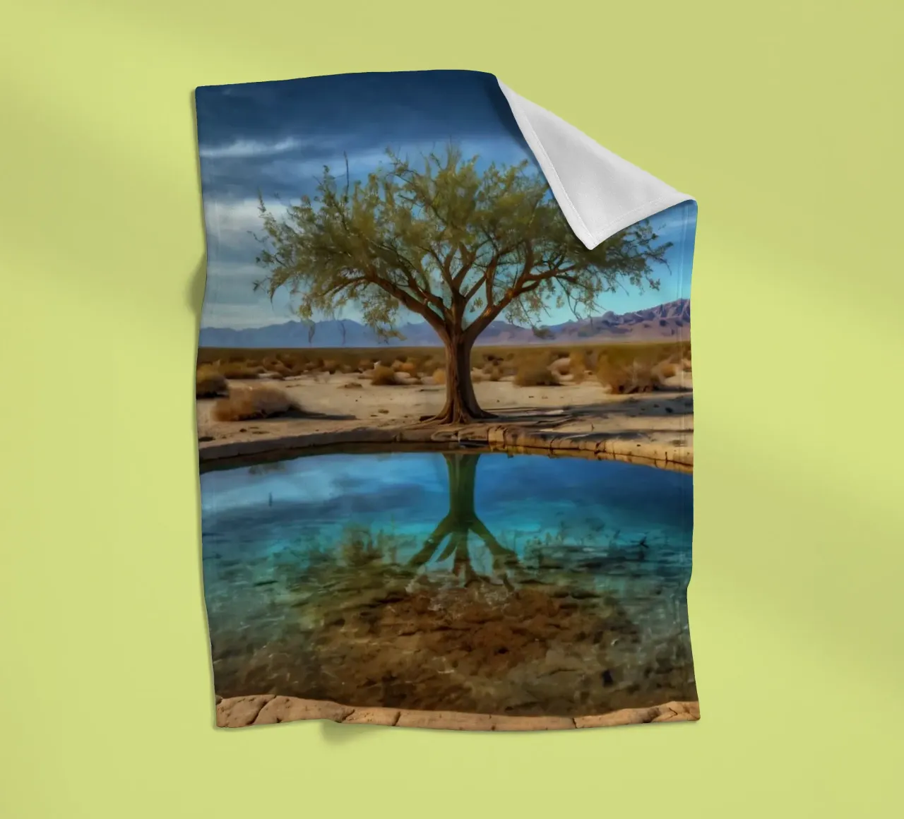 Un'oasi di pace nel deserto con un albero vivace che si riflette in un'atmosfera limpida. coperta in pile da DesignDoodle