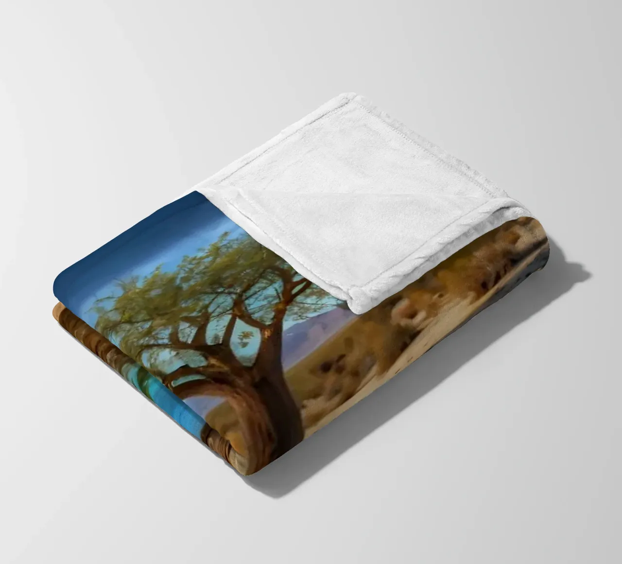 Un'oasi di pace nel deserto con un albero vivace che si riflette in un'atmosfera limpida. coperta in pile da DesignDoodle
