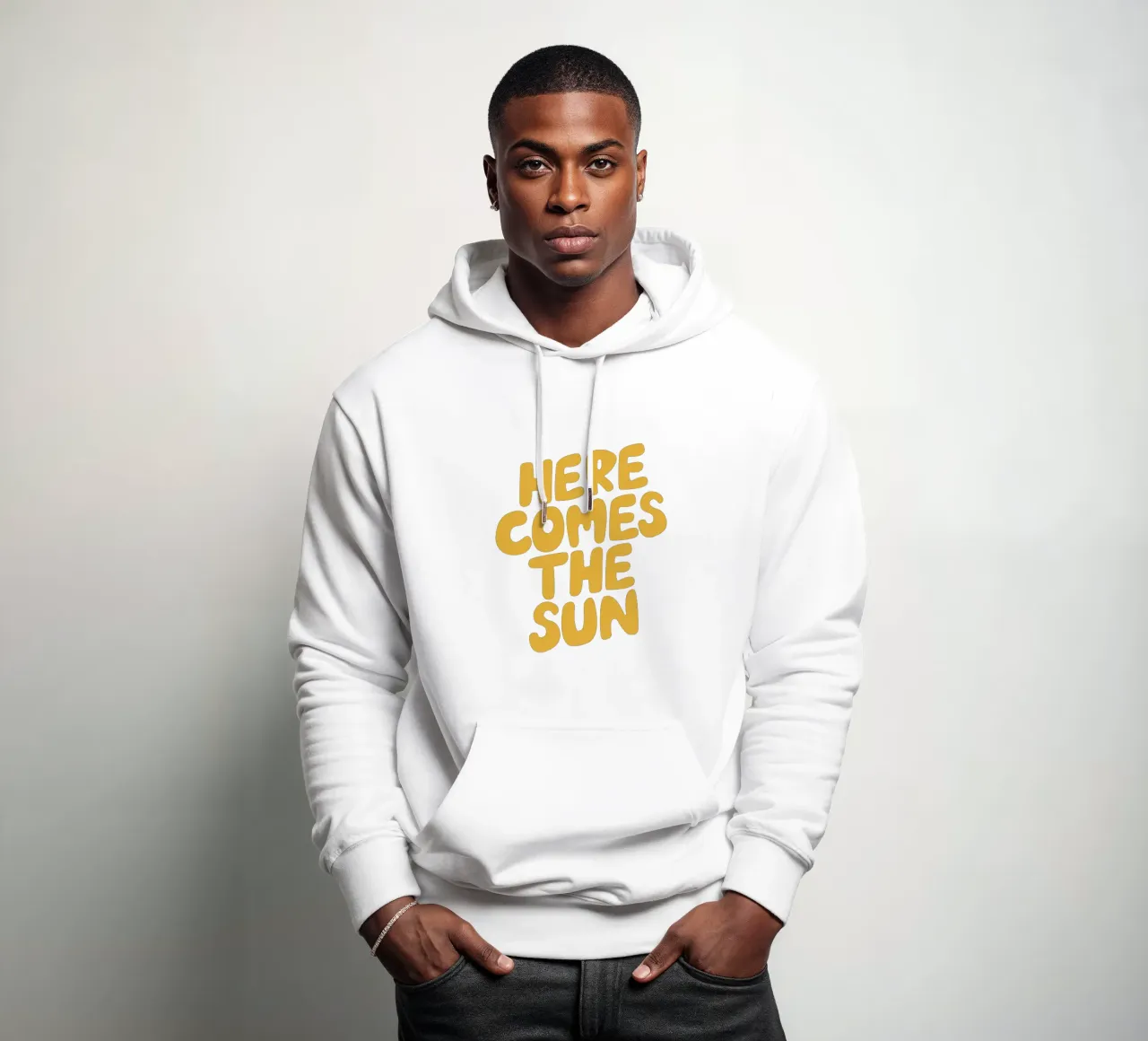 Arriva il sole felpa con cappuccio da THE MOTIVATED TYPE