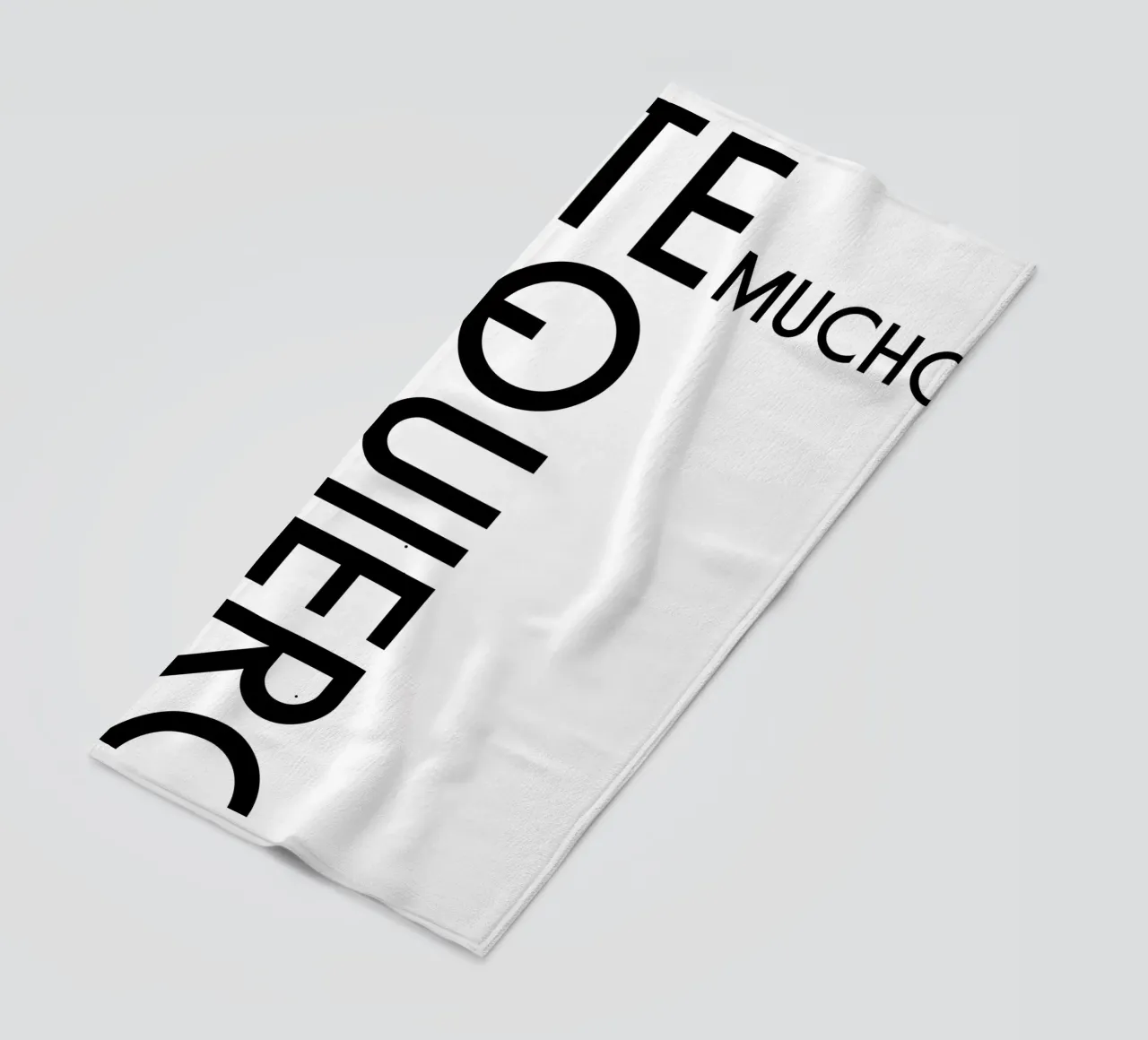 Ti amo molto telo mare da YV TYPOGRAPHY