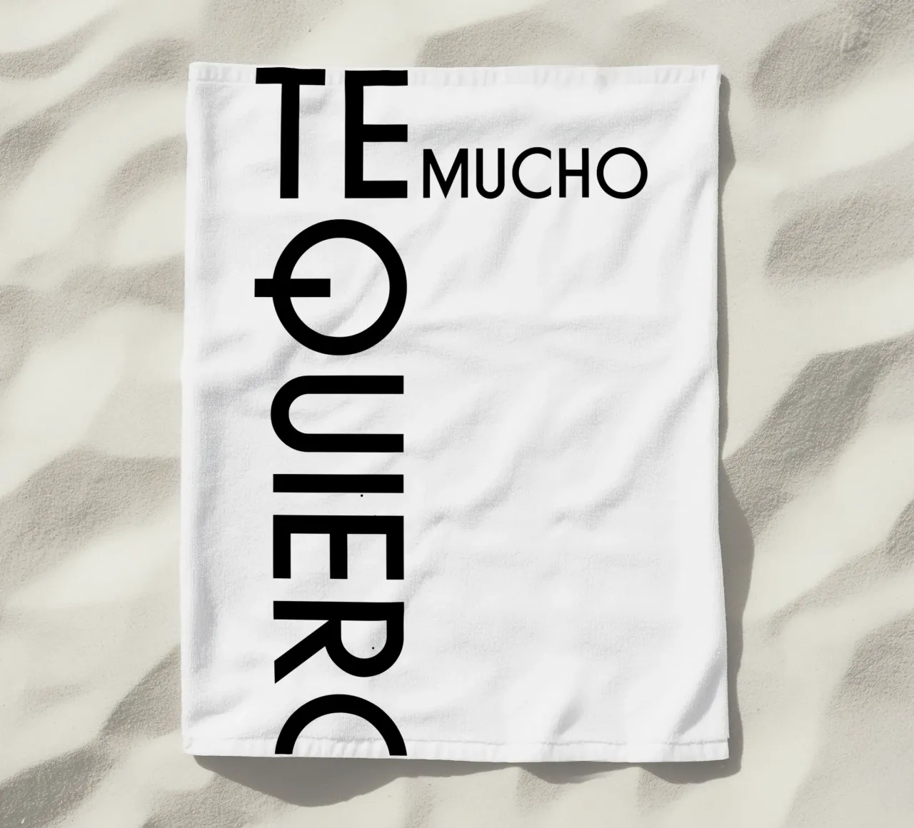 Ti amo molto telo mare da YV TYPOGRAPHY