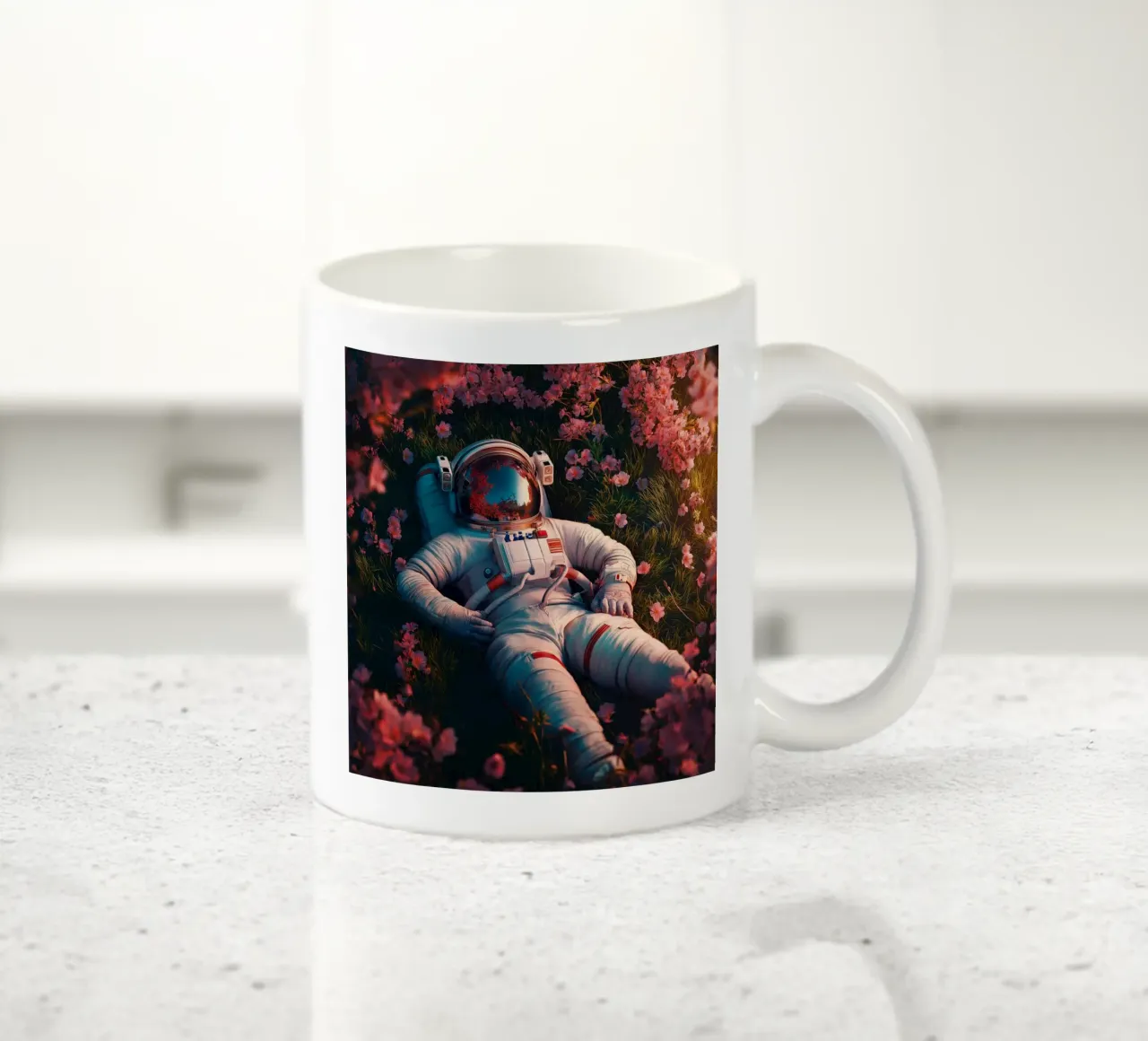 Astronaut and cherry blossoms tazza in ceramica da Motivate-Today