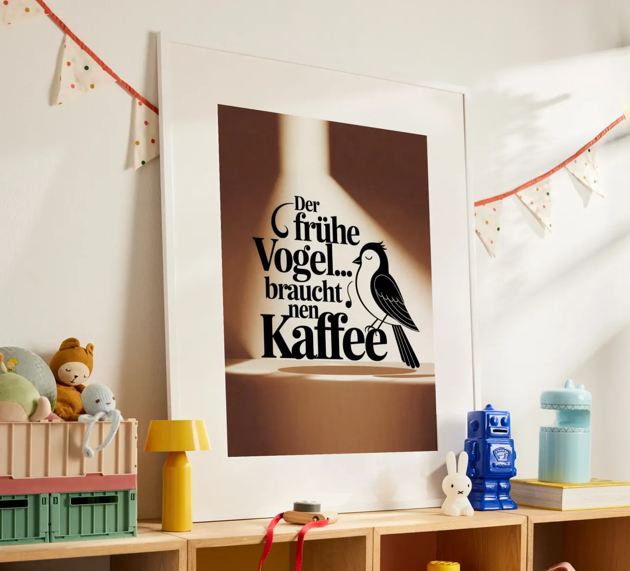 Der frühe Vogel braucht Kaffee poster con telaio in legno da Aphorismiker