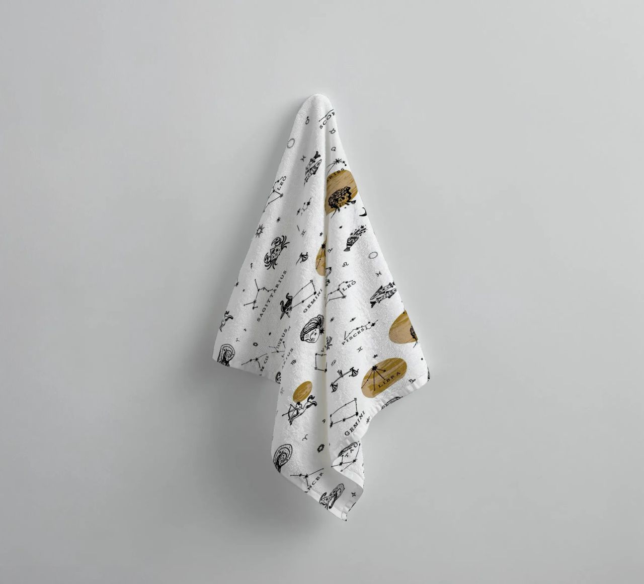 Zodiac Pattern No 02 badhanddoek van treechild