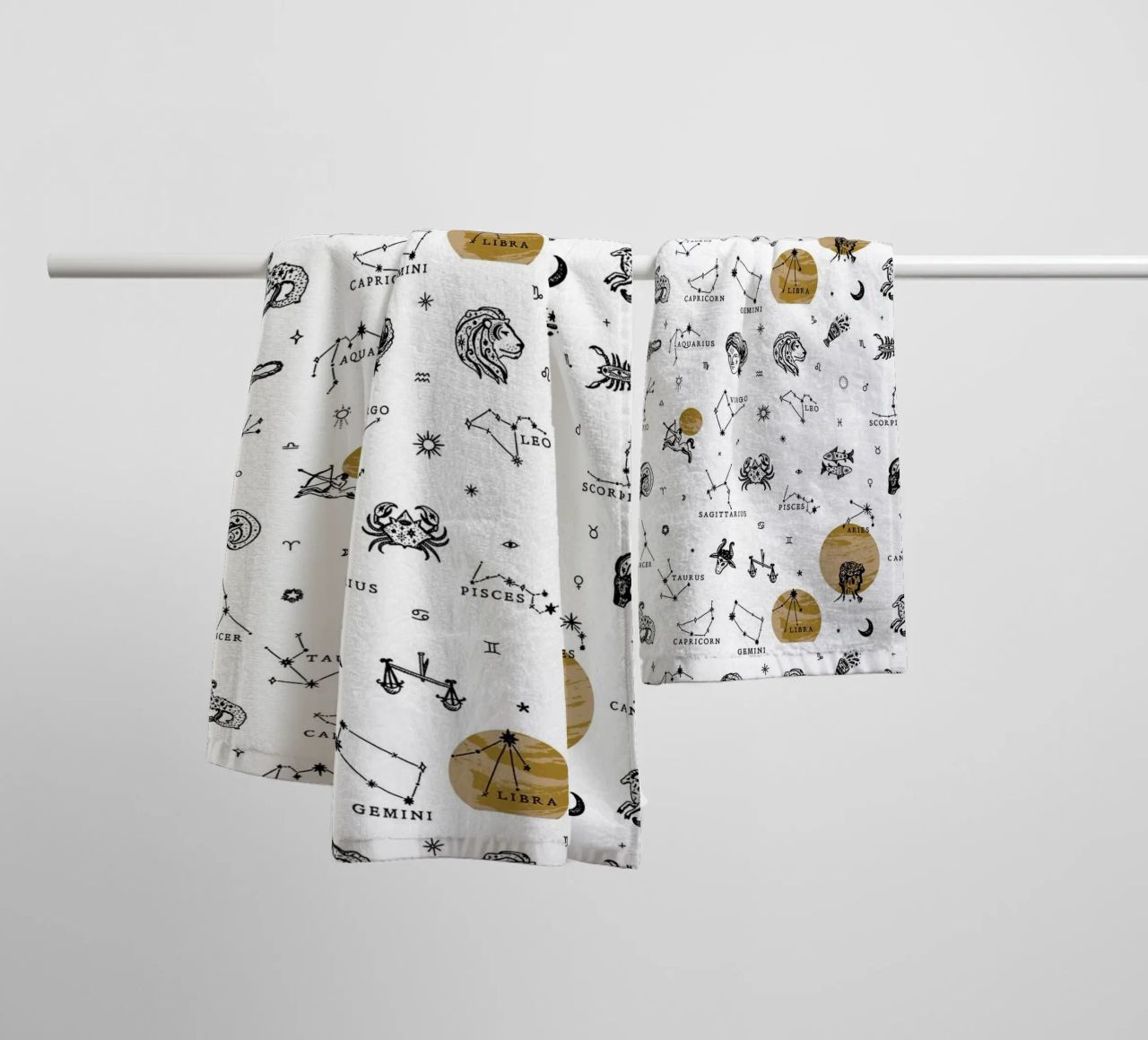 Zodiac Pattern No 02 badhanddoek van treechild
