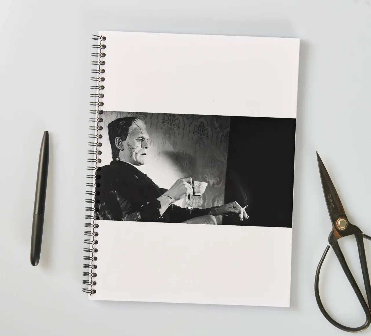 Frankenstein fumeur carnet à spirale de Black And White