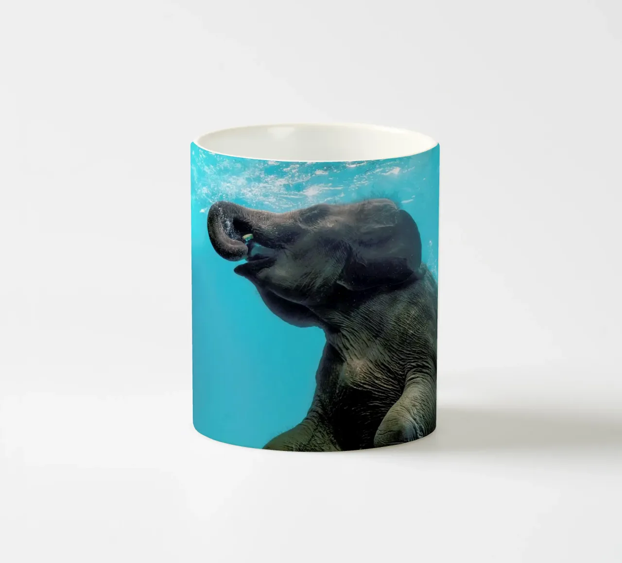 Swimming Elephant tazza in ceramica da EyeEm Mobile GmbH