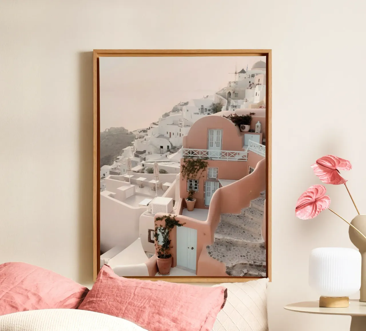 Zonsopgang boven een wit dorp in Santorini - Oia, Griekenland canvas met Baklijst van Kimberley Jekel Photography