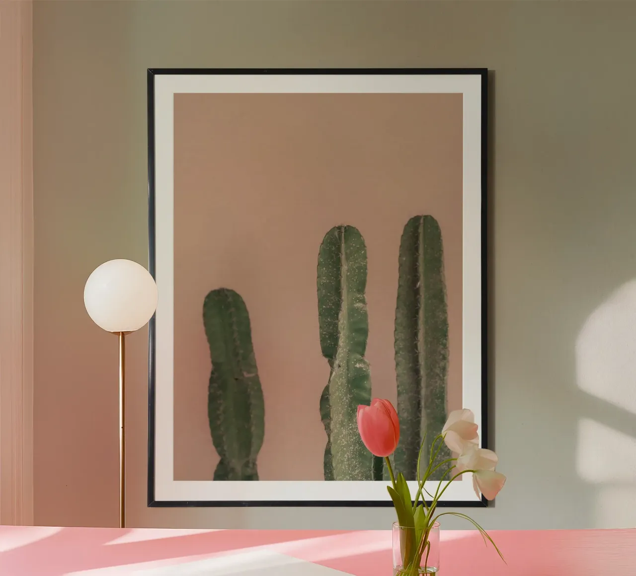 Cactus davanti a un muro rosa poster da Kimberley Jekel Photography