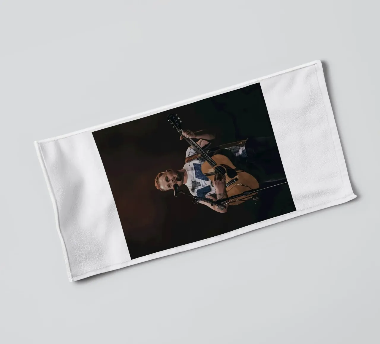 Live-Performance von Zach Bryan Handtuch von guesmatarko
