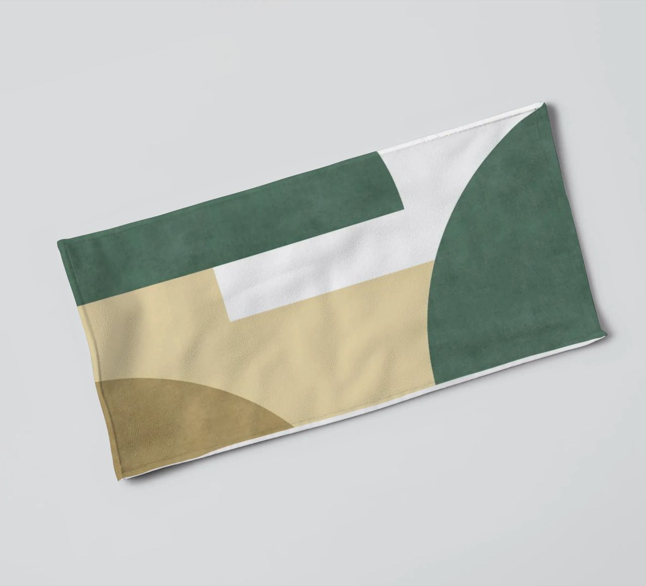 Media luna Colorblock Composición - Verde Beige toalla de baño de MoonlightPrint