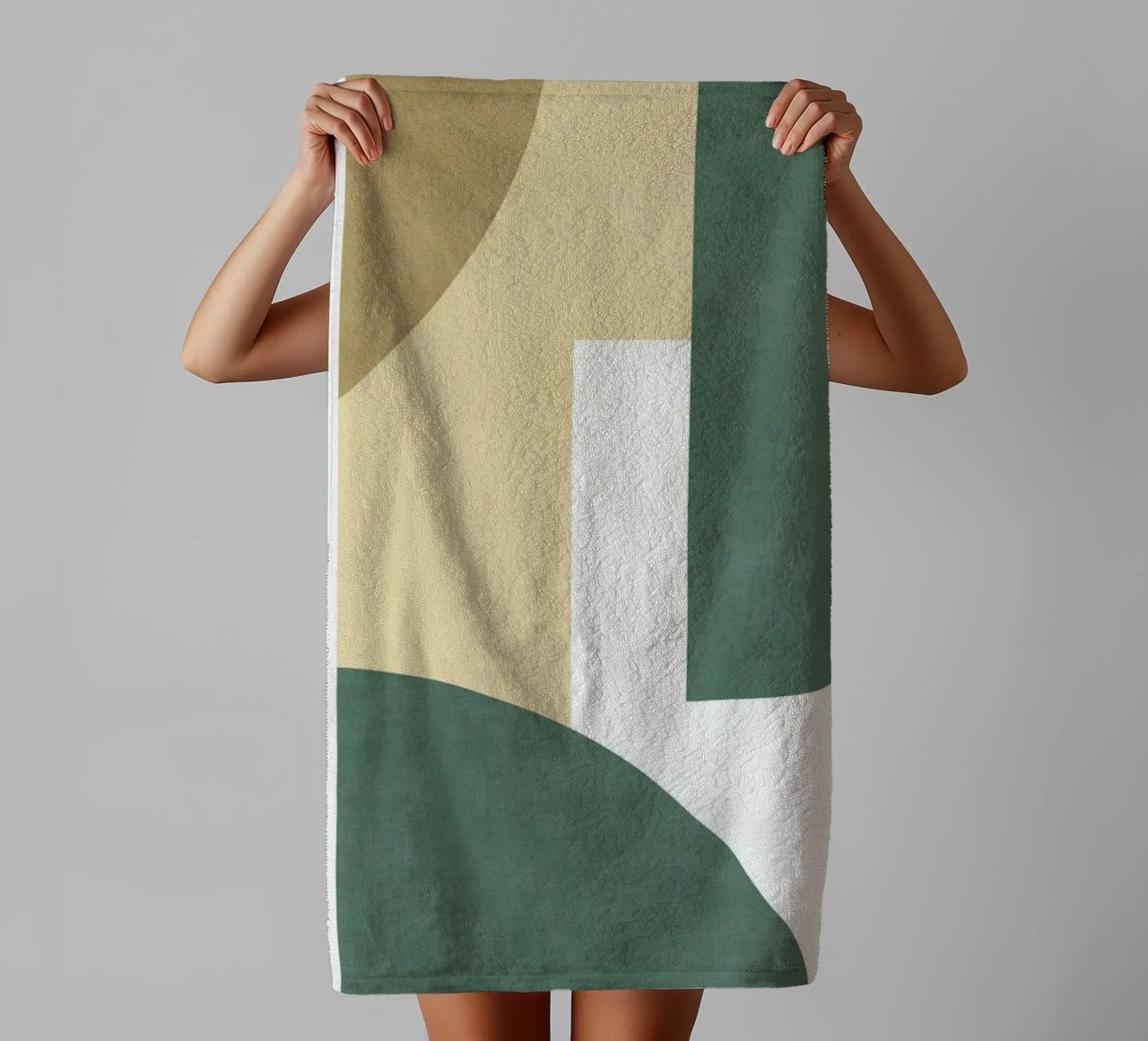 Media luna Colorblock Composición - Verde Beige toalla de baño de MoonlightPrint